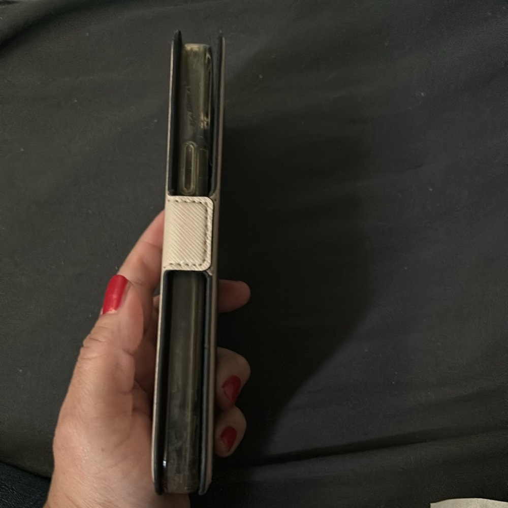 Kate Spade iPhone case - Picture 3 of 4